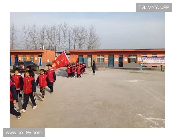 朱召小学足球队队长带领团队勇攀高峰展现拼搏精神与团队协作能力