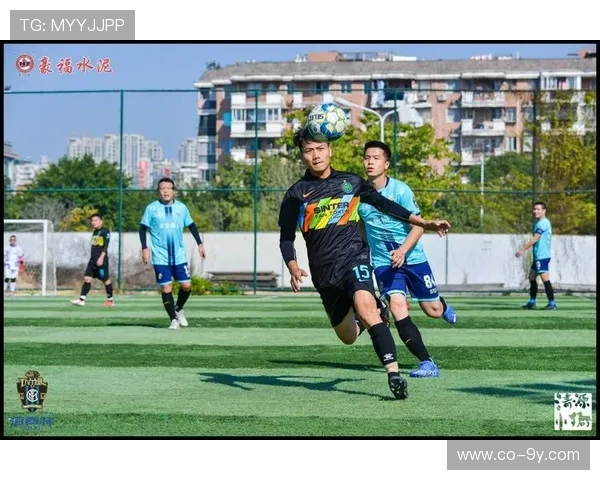 足球赛后球迷情绪失控爆发冲突多名警察遭袭引发社会强烈关注